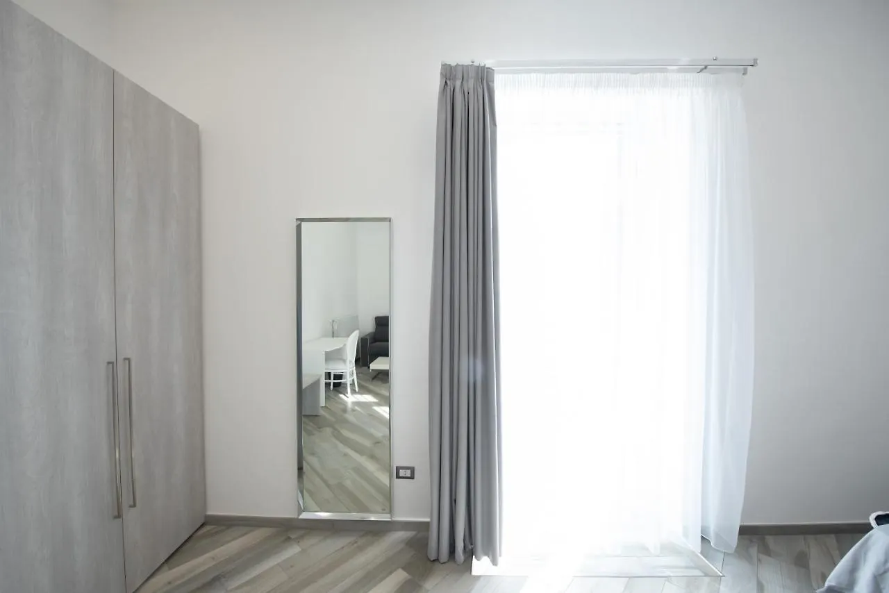 נאפולי Hermes Rooms For Tourists 2*,