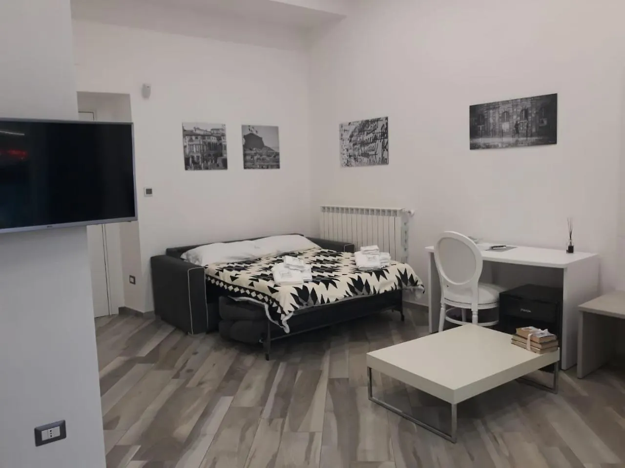 נאפולי Hermes Rooms For Tourists 2*,