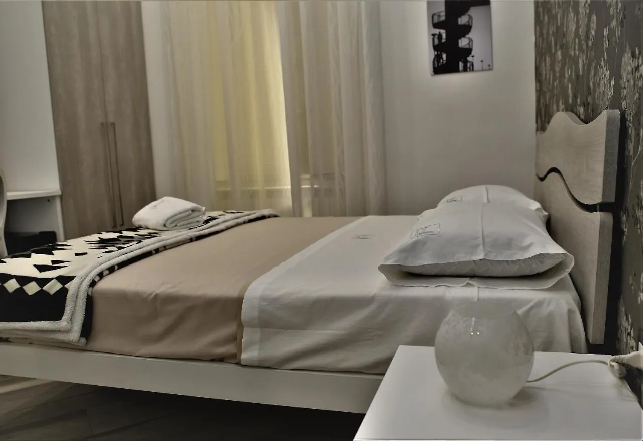 נאפולי Hermes Rooms For Tourists 2*,