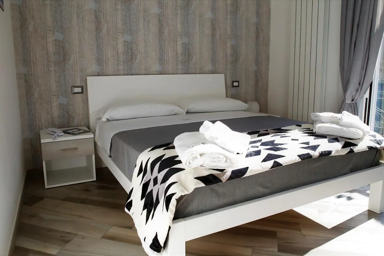 נאפולי Hermes Rooms For Tourists