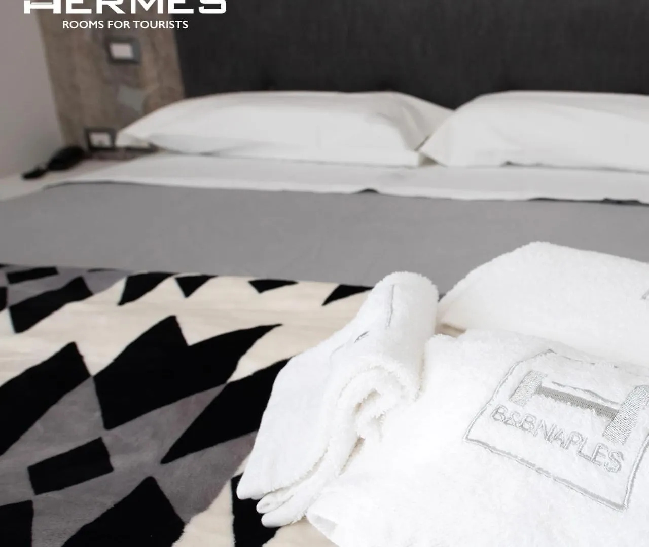 Hermes Rooms For Tourists Neapel